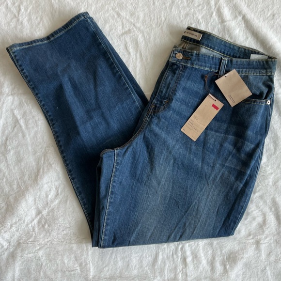 Levi's Jeans Nwt Levis Curvy 58 Straight Leg Medium Wash Plus Size